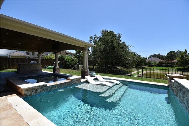 Building Photo - 16915 Locust Springs Dr