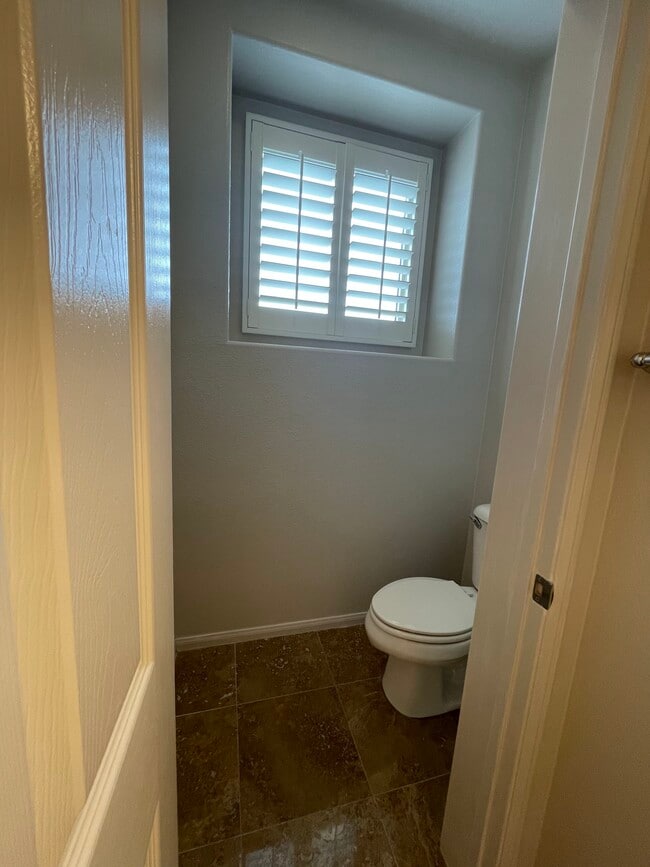 Building Photo - 380 Tesoro Gln