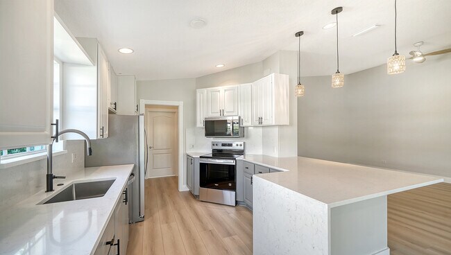 Building Photo - 5533 Avellino Pl