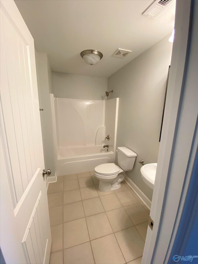 Building Photo - 104 Kinglet Wy