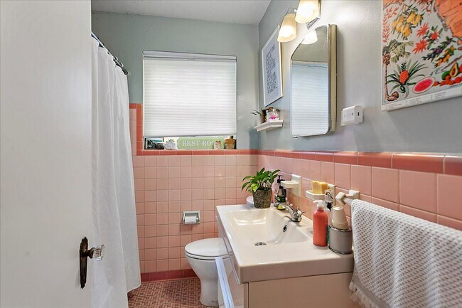 Building Photo - Live in highly desired San Marco