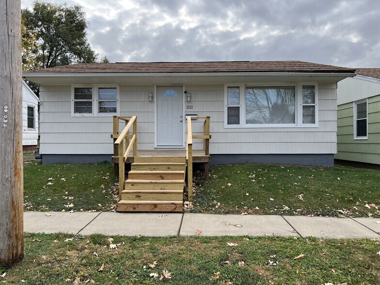 Building Photo - 1111 6th St