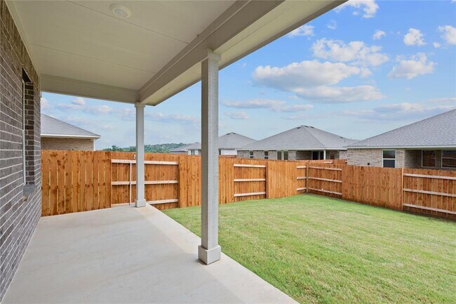 Building Photo - 129 Bruin Paw Dr