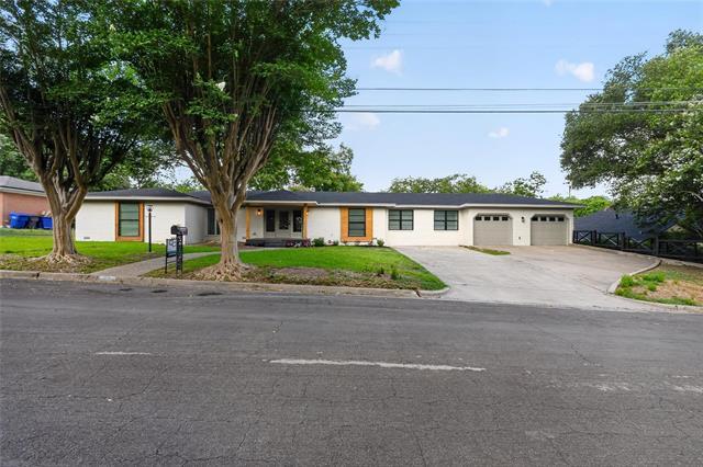 Building Photo - 2808 Woodland Dr