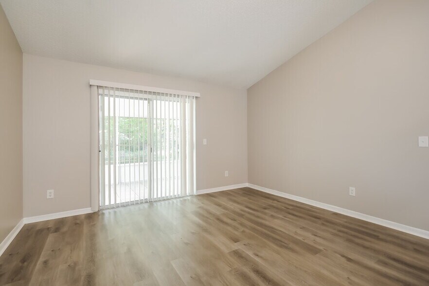 Building Photo - 1568 Saddlebrook Ln