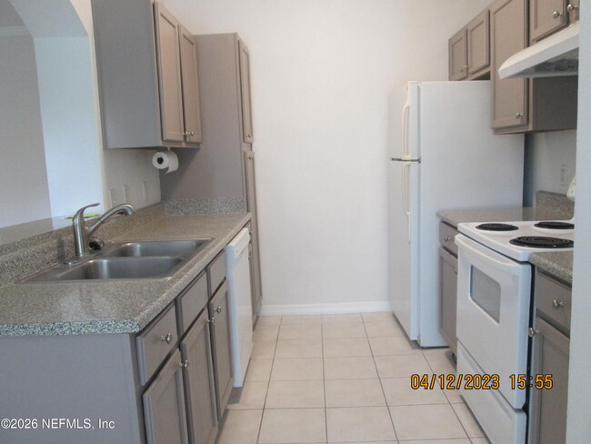Building Photo - 7800 Point Meadows Dr