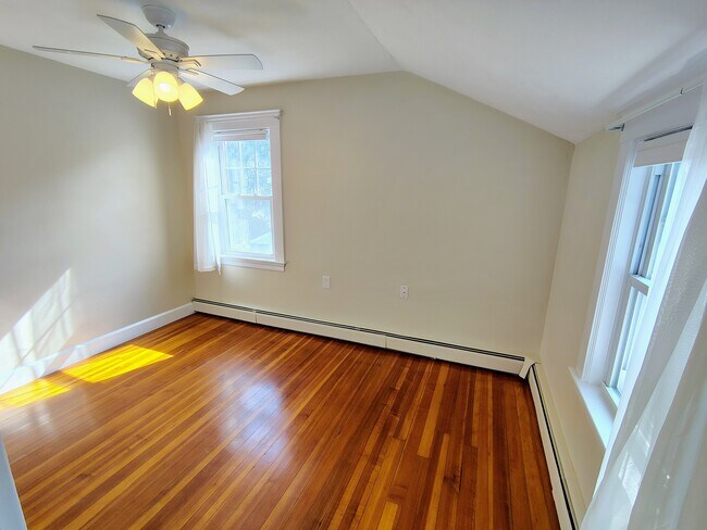 Building Photo - 162 Elmwood Ave