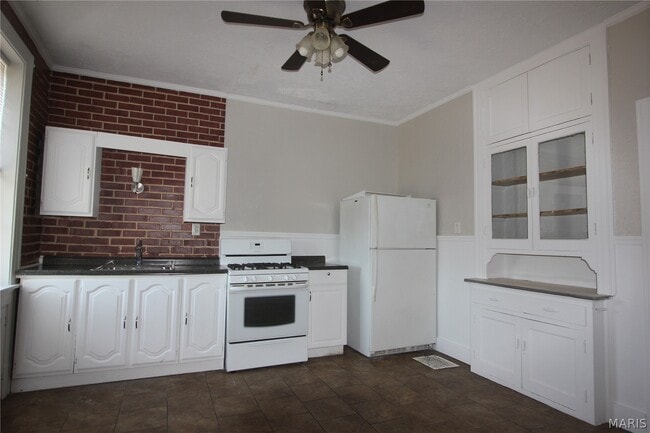 Building Photo - 4614 Cecil Pl