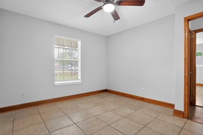 Building Photo - 601 Chateau Woods Pkwy Dr