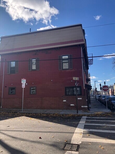 Building Photo - 245 E St