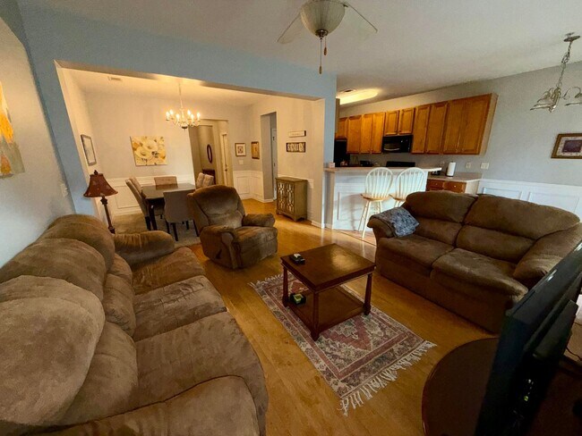 Building Photo - Wow! Check out this charming 3 bedroom 2.5 bathroom townhome in Newnan!