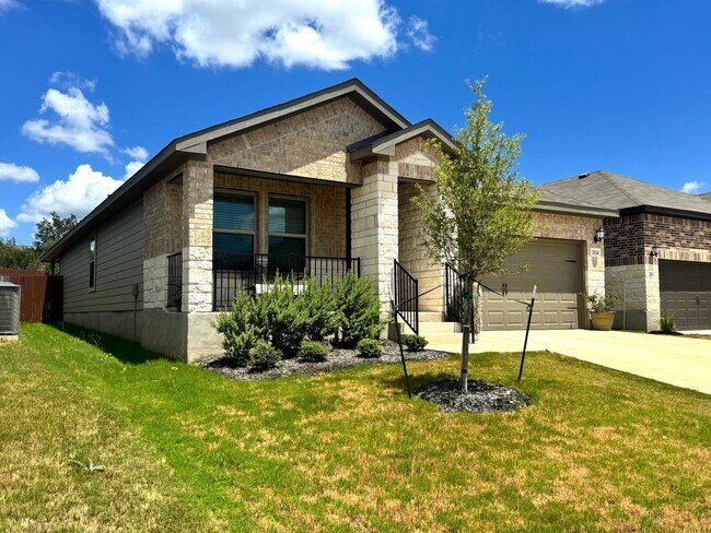 Building Photo - Bedroom Home with Quartz Counters, Appliances & Covered Patio in New Braunfels