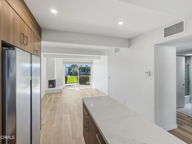 Building Photo - 61 Redwood Ave