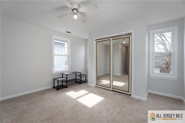 Building Photo - 264 Seaman St