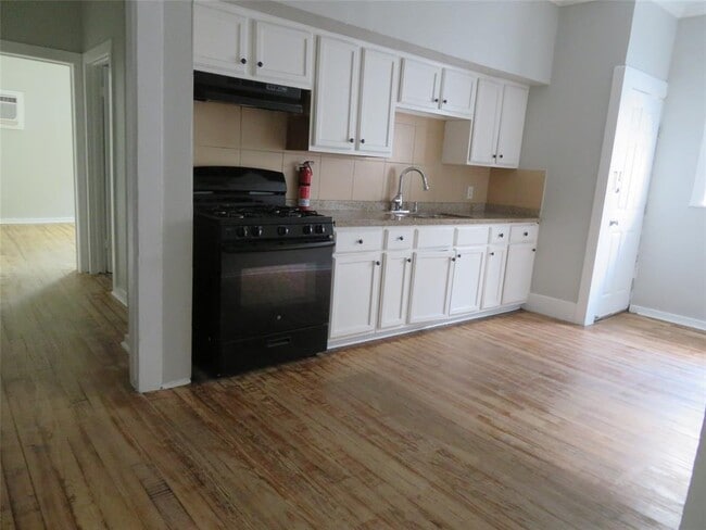 Building Photo - 701 Dumble St