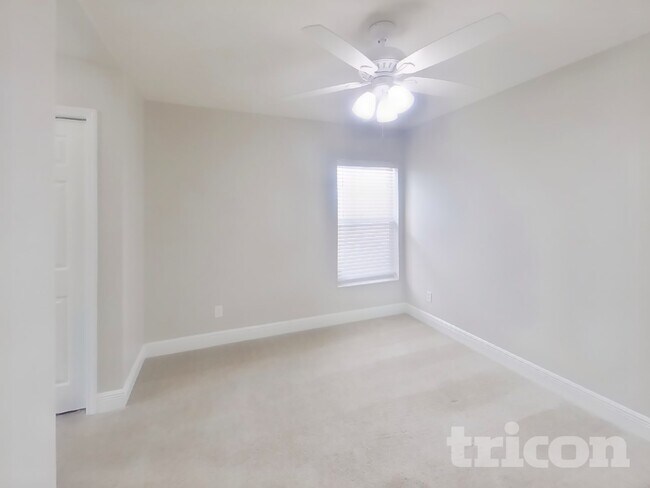 Building Photo - 1936 W Chestnut St