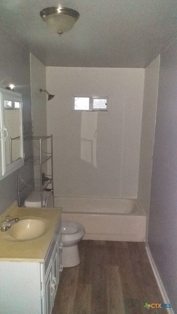 Building Photo - 548 Newton Ave