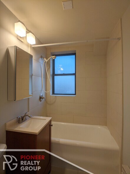 Building Photo - 618 W Patterson Ave