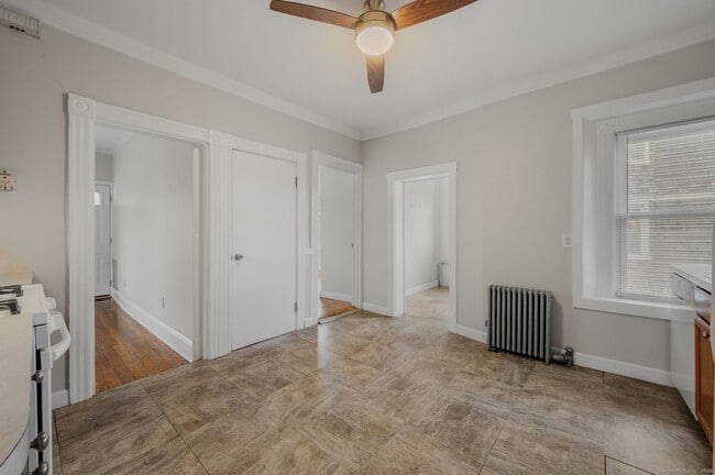 Building Photo - 245 Willetts Ave