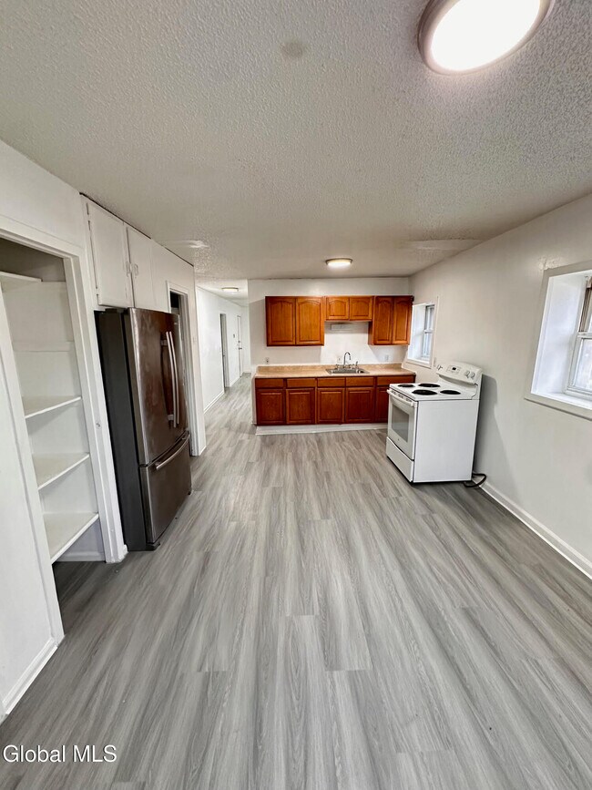 Building Photo - 3134 6th Ave