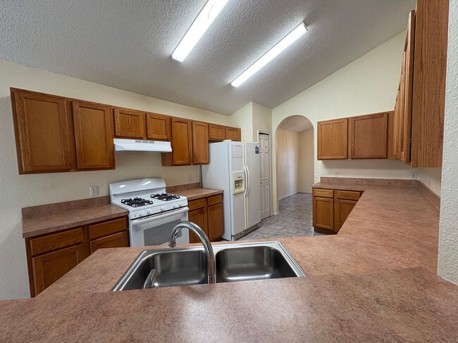 Building Photo - 2 Story Home. 3bed/3bath home/bonus room