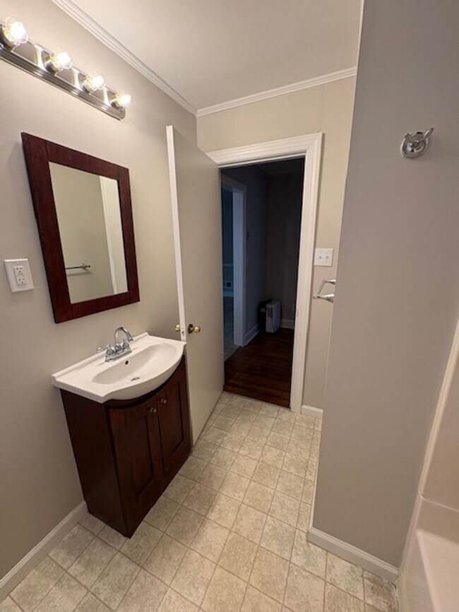 Building Photo - Duplex close to UNC Hospitals