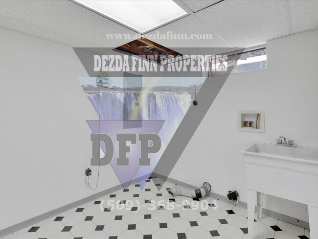 Building Photo - Charming Shadle District 3 bedroom with RV...