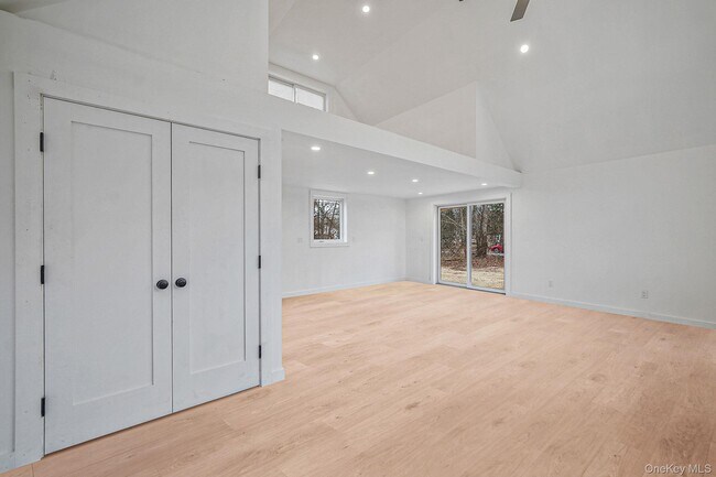 Building Photo - 23 Roosevelt Blvd