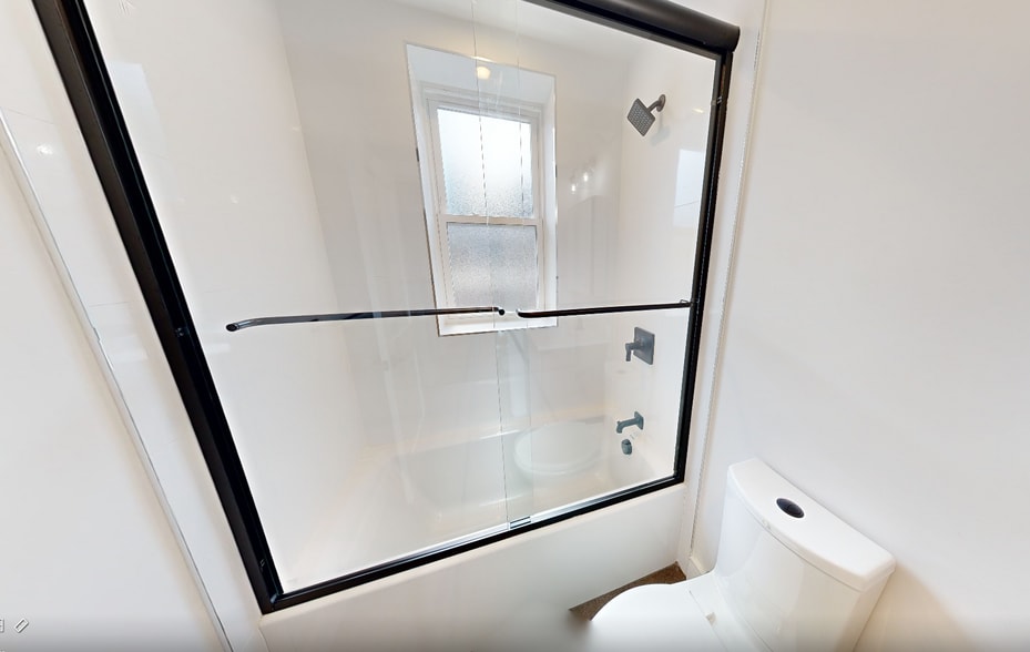 Building Photo - 158 Kelton St