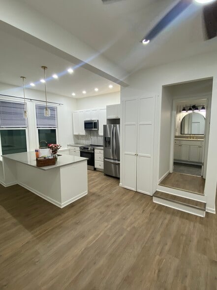 Building Photo - 203 E Ellsworth St