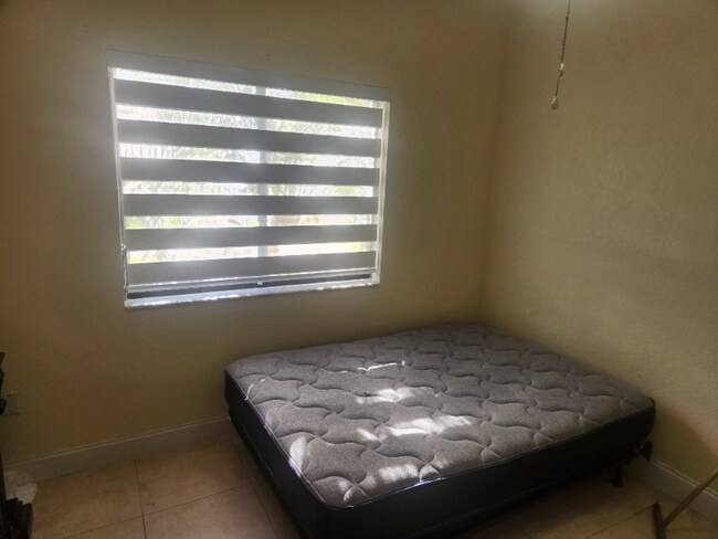 Building Photo - 10740 SW 142nd Ave