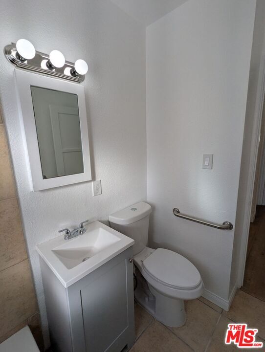 Building Photo - 6208 S Fairfax Ave