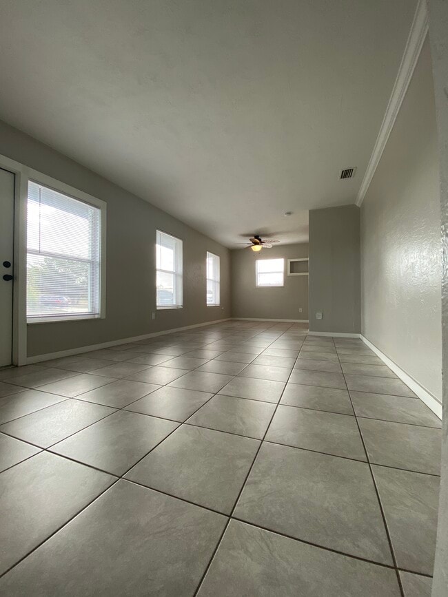 Building Photo - 2901 Garden Terrace NE