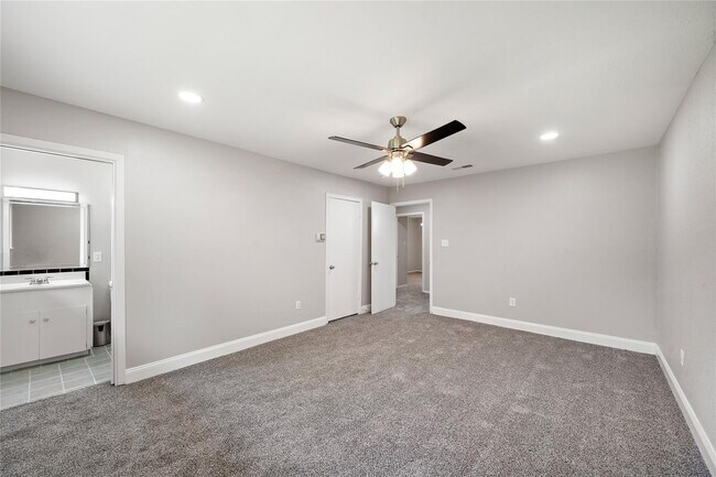 Building Photo - 6007 Claridge Dr