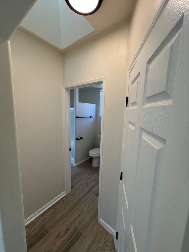 Building Photo - Charming 1BR/1BA w/Private Yard.  A Few Blocks From The Beach!