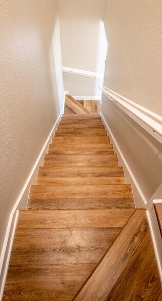 Building Photo - 405 S Lake Ave