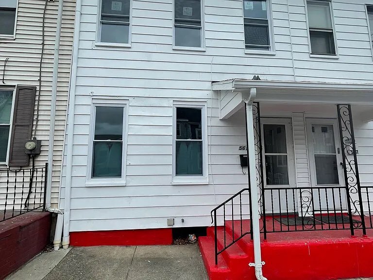 Building Photo - 565 S Main St