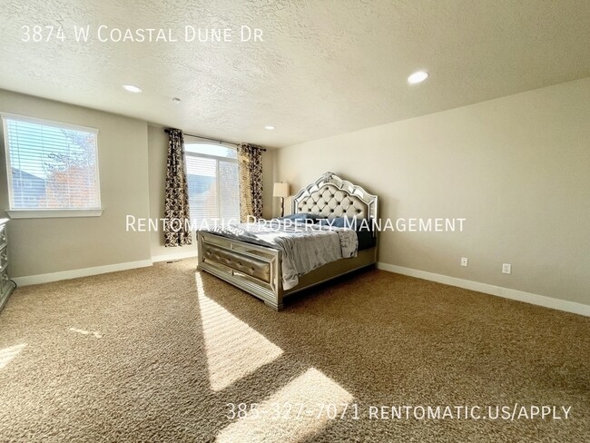 Building Photo - 3874 Coastal Dune Dr