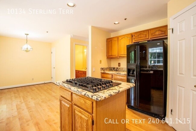 Building Photo - 10134 Sterling Terrace