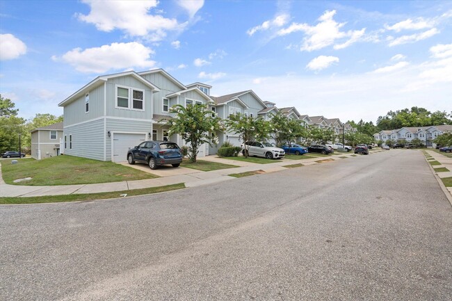 Building Photo - HEART OF DAPHNE TOWNHOUSE WITH GARAGE