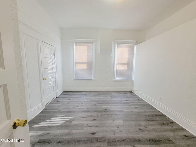 Building Photo - 1928 Arizona Ave