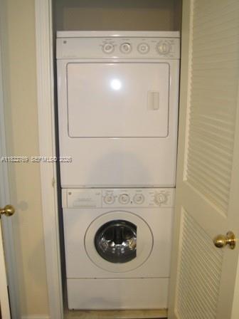 Building Photo - 533 NE 3rd Ave