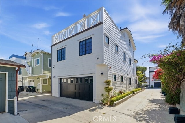 Building Photo - 305 Montero Ave