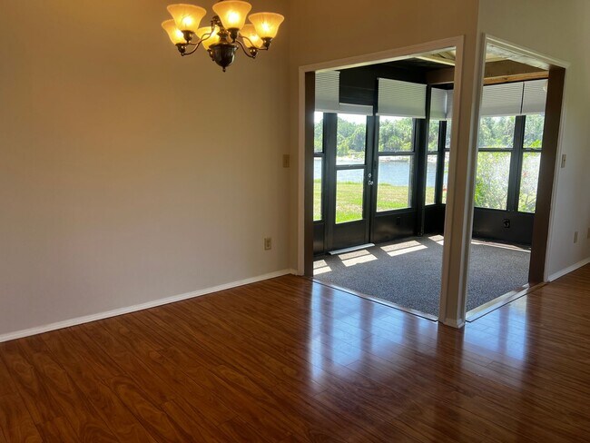 Building Photo - 3018 Sail Pointe Cir
