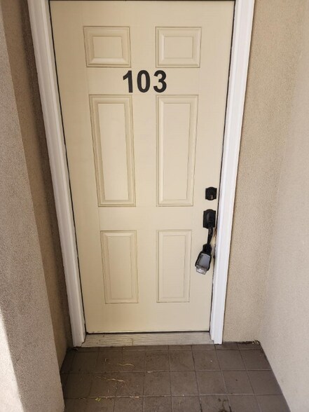 Building Photo - 430 W Pikes Peak Ave