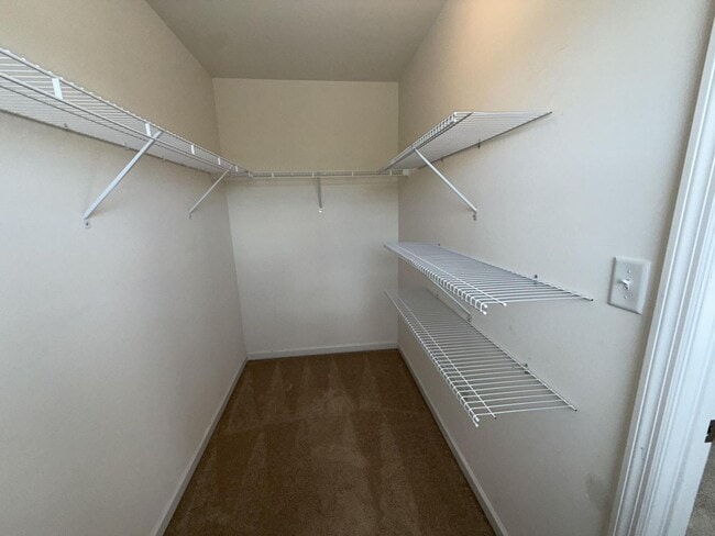 Building Photo - Beautiful 3 Bedroom / 2.5 Bath for Rent in Maryland Heights !