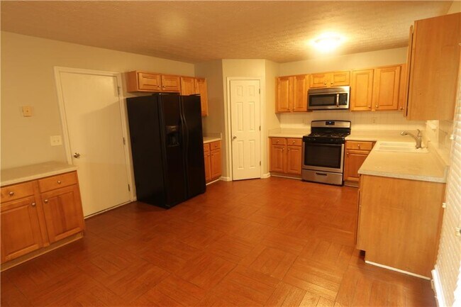 Building Photo - 156 Shadowhill Ln SW