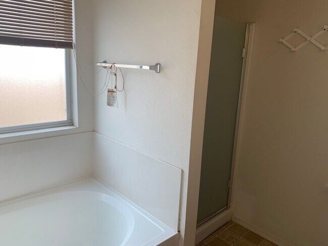 Building Photo - Charming 3 bdrm, 2 bath home