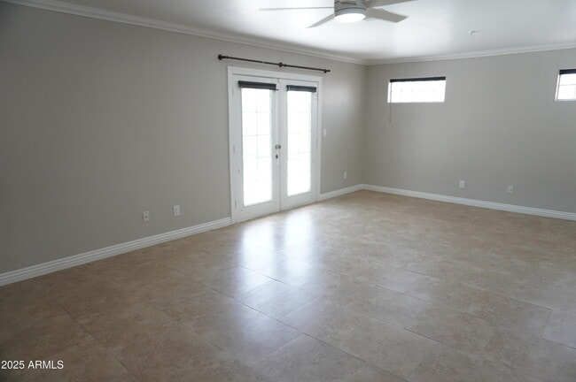 Building Photo - 8355 E Palm Ln