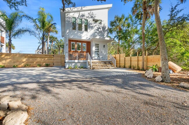 Building Photo - 2 Sanchez Cove